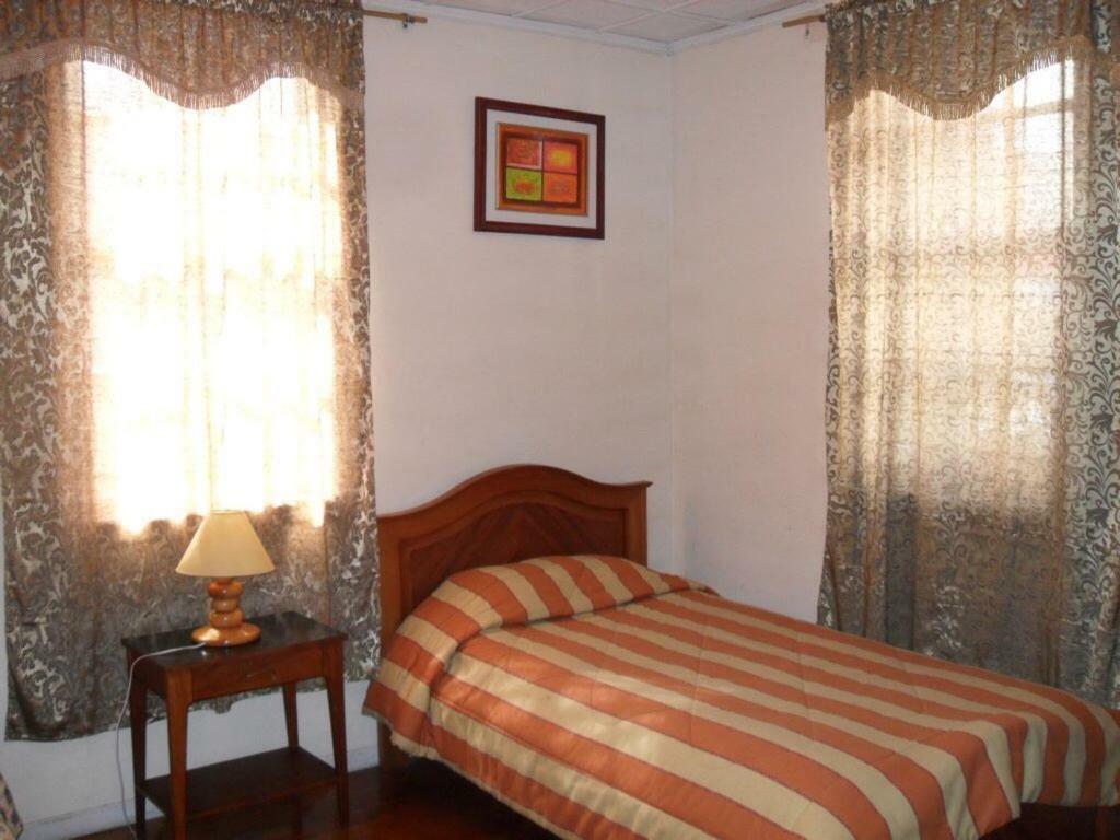 Volunteer House Hotel Quito Bagian luar foto